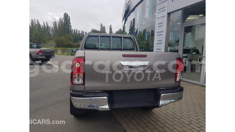 Big with watermark toyota hilux dakar import dubai 4488