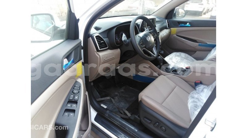 Big with watermark hyundai tucson dakar import dubai 4561