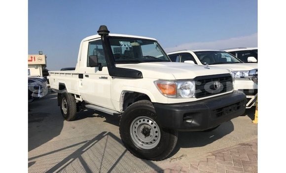 Acheter Import Voiture Toyota Land Cruiser Blanc à Import - Dubai, Dakar Acheter Import Voiture Toyota Land Cruiser Blanc à Import - Dubai, Dakar