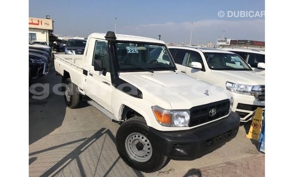 Acheter Import Voiture Toyota Land Cruiser Blanc à Import - Dubai, Dakar Acheter Import Voiture Toyota Land Cruiser Blanc à Import - Dubai, Dakar