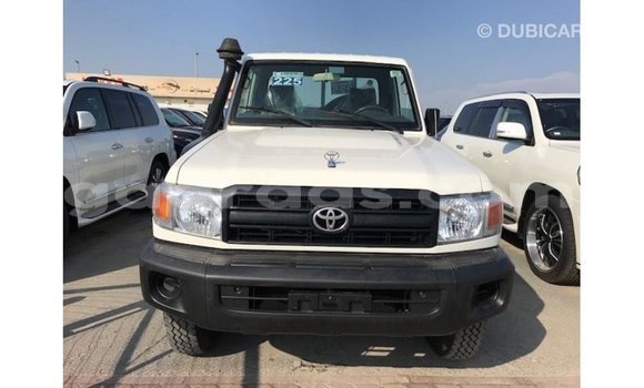 Acheter Import Voiture Toyota Land Cruiser Blanc à Import - Dubai, Dakar Acheter Import Voiture Toyota Land Cruiser Blanc à Import - Dubai, Dakar