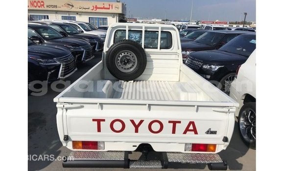 Acheter Import Voiture Toyota Land Cruiser Blanc à Import - Dubai, Dakar Acheter Import Voiture Toyota Land Cruiser Blanc à Import - Dubai, Dakar