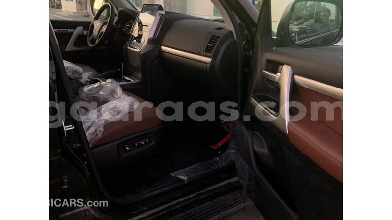 Big with watermark toyota land cruiser dakar import dubai 4638