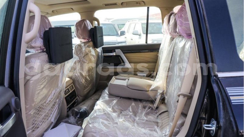 Big with watermark toyota land cruiser dakar import dubai 4649