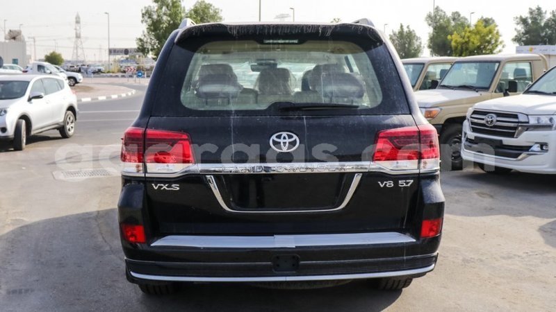 Big with watermark toyota land cruiser dakar import dubai 4649