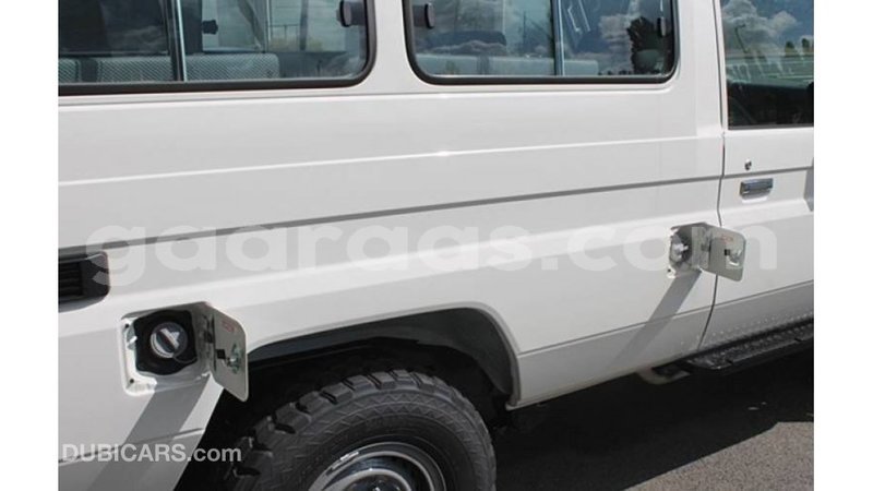 Big with watermark toyota land cruiser dakar import dubai 4701