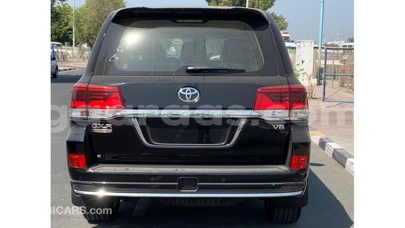 Big with watermark toyota land cruiser dakar import dubai 4703