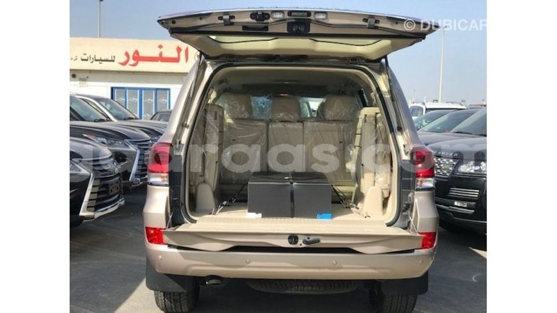 Big with watermark toyota land cruiser dakar import dubai 4726