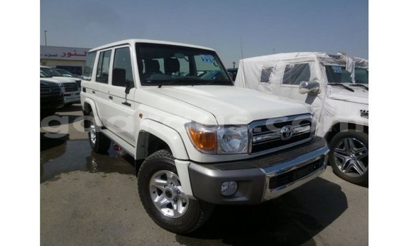 Acheter Import Voiture Toyota Land Cruiser Blanc à Import - Dubai, Dakar Acheter Import Voiture Toyota Land Cruiser Blanc à Import - Dubai, Dakar