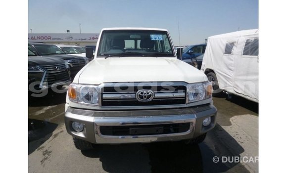 Acheter Import Voiture Toyota Land Cruiser Blanc à Import - Dubai, Dakar Acheter Import Voiture Toyota Land Cruiser Blanc à Import - Dubai, Dakar