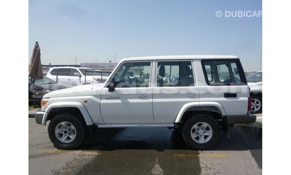 Acheter Import Voiture Toyota Land Cruiser Blanc à Import - Dubai, Dakar Acheter Import Voiture Toyota Land Cruiser Blanc à Import - Dubai, Dakar