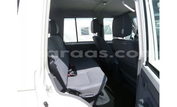 Acheter Import Voiture Toyota Land Cruiser Blanc à Import - Dubai, Dakar Acheter Import Voiture Toyota Land Cruiser Blanc à Import - Dubai, Dakar