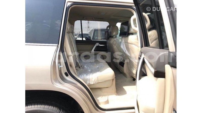 Big with watermark toyota land cruiser dakar import dubai 4738