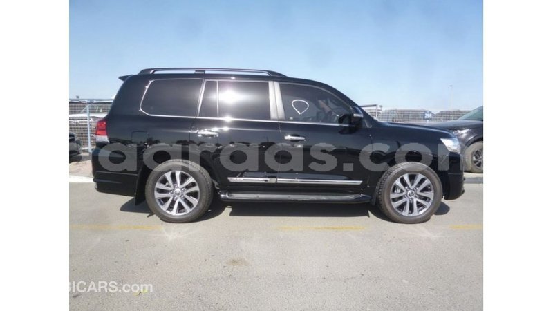 Big with watermark toyota land cruiser dakar import dubai 4748