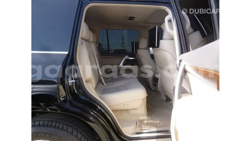 Big with watermark toyota land cruiser dakar import dubai 4748