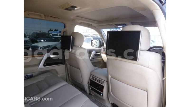 Big with watermark toyota land cruiser dakar import dubai 4748