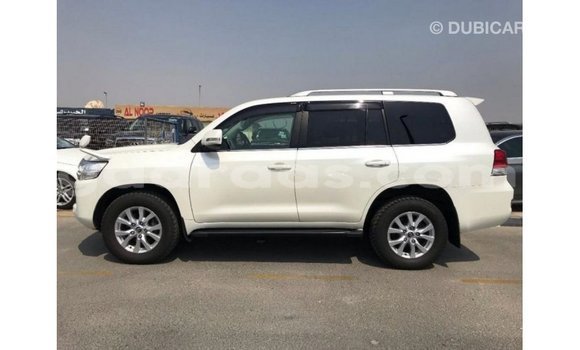 Dieundeu Imported Toyota Land Cruiser White Auto in Import - Dubai in Dakar Dieundeu Imported Toyota Land Cruiser White Auto in Import - Dubai in Dakar