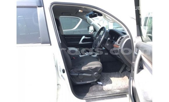 Dieundeu Imported Toyota Land Cruiser White Auto in Import - Dubai in Dakar Dieundeu Imported Toyota Land Cruiser White Auto in Import - Dubai in Dakar