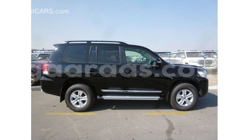 Big with watermark toyota land cruiser dakar import dubai 4762