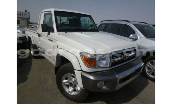 Acheter Import Voiture Toyota Land Cruiser Blanc à Import - Dubai, Dakar Acheter Import Voiture Toyota Land Cruiser Blanc à Import - Dubai, Dakar