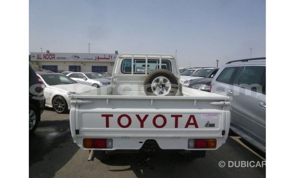 Acheter Import Voiture Toyota Land Cruiser Blanc à Import - Dubai, Dakar Acheter Import Voiture Toyota Land Cruiser Blanc à Import - Dubai, Dakar