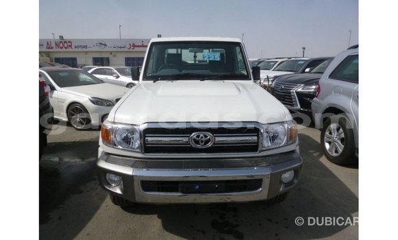 Acheter Import Voiture Toyota Land Cruiser Blanc à Import - Dubai, Dakar Acheter Import Voiture Toyota Land Cruiser Blanc à Import - Dubai, Dakar