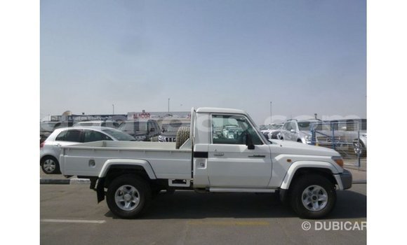 Acheter Import Voiture Toyota Land Cruiser Blanc à Import - Dubai, Dakar Acheter Import Voiture Toyota Land Cruiser Blanc à Import - Dubai, Dakar