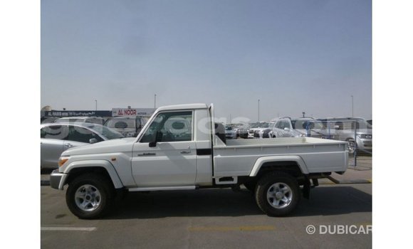 Acheter Import Voiture Toyota Land Cruiser Blanc à Import - Dubai, Dakar Acheter Import Voiture Toyota Land Cruiser Blanc à Import - Dubai, Dakar