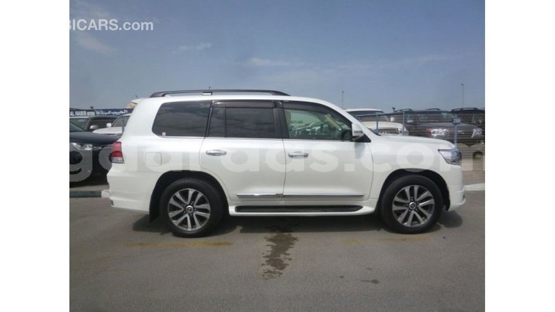 Big with watermark toyota land cruiser dakar import dubai 4773