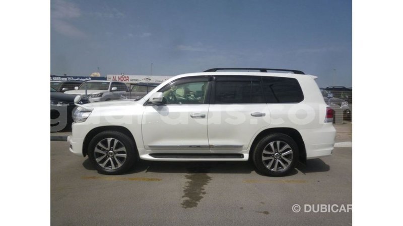 Big with watermark toyota land cruiser dakar import dubai 4773