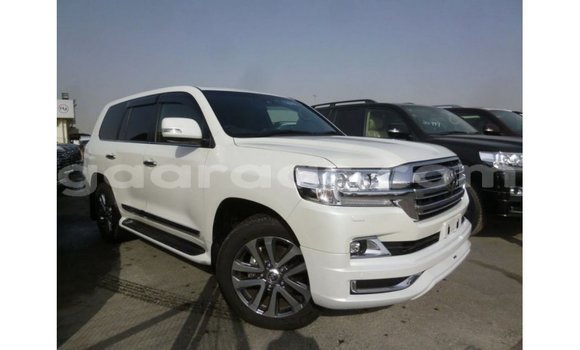 Buy Import Toyota Land Cruiser White Car in Import - Dubai in Dakar Buy Import Toyota Land Cruiser White Car in Import - Dubai in Dakar