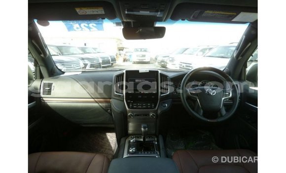 Buy Import Toyota Land Cruiser White Car in Import - Dubai in Dakar Buy Import Toyota Land Cruiser White Car in Import - Dubai in Dakar