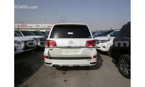 Buy Import Toyota Land Cruiser White Car in Import - Dubai in Dakar Buy Import Toyota Land Cruiser White Car in Import - Dubai in Dakar