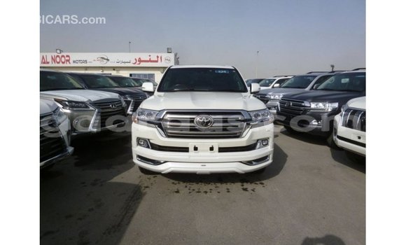 Buy Import Toyota Land Cruiser White Car in Import - Dubai in Dakar Buy Import Toyota Land Cruiser White Car in Import - Dubai in Dakar