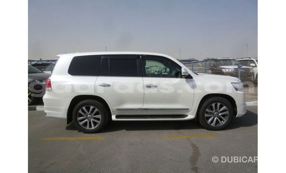 Buy Import Toyota Land Cruiser White Car in Import - Dubai in Dakar Buy Import Toyota Land Cruiser White Car in Import - Dubai in Dakar