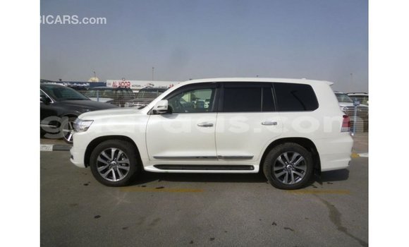 Buy Import Toyota Land Cruiser White Car in Import - Dubai in Dakar Buy Import Toyota Land Cruiser White Car in Import - Dubai in Dakar