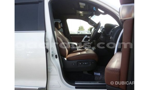 Buy Import Toyota Land Cruiser White Car in Import - Dubai in Dakar Buy Import Toyota Land Cruiser White Car in Import - Dubai in Dakar