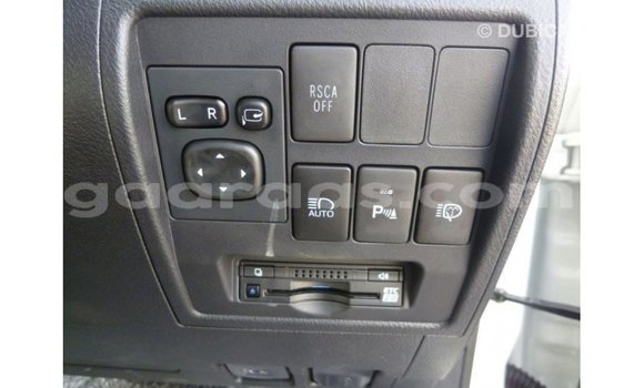 Buy Import Toyota Land Cruiser White Car in Import - Dubai in Dakar Buy Import Toyota Land Cruiser White Car in Import - Dubai in Dakar