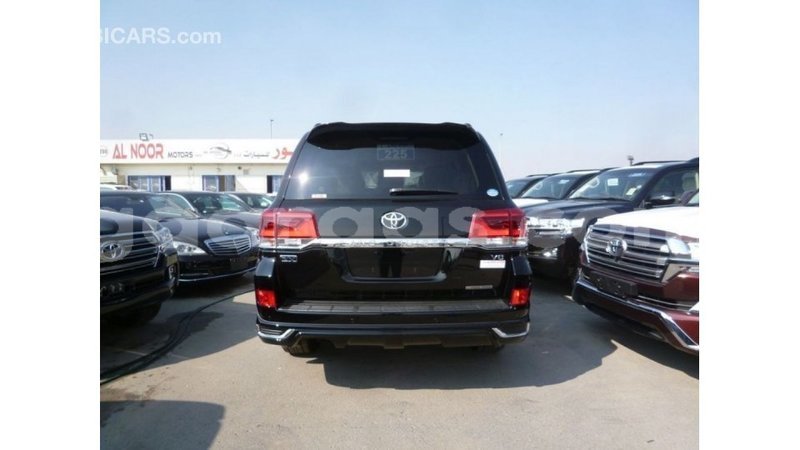 Big with watermark toyota land cruiser dakar import dubai 4777