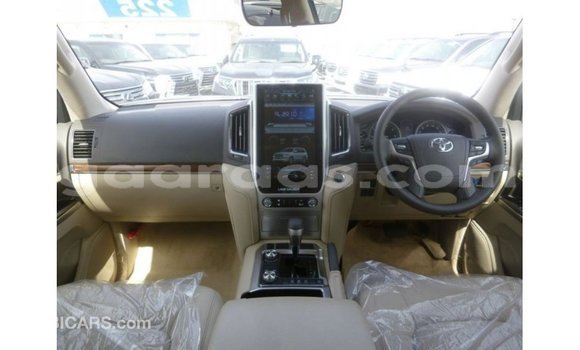 Acheter Import Voiture Toyota Land Cruiser Blanc à Import - Dubai, Dakar Acheter Import Voiture Toyota Land Cruiser Blanc à Import - Dubai, Dakar