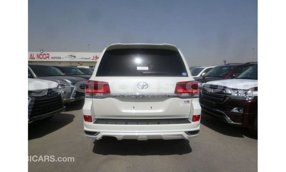 Acheter Import Voiture Toyota Land Cruiser Blanc à Import - Dubai, Dakar Acheter Import Voiture Toyota Land Cruiser Blanc à Import - Dubai, Dakar