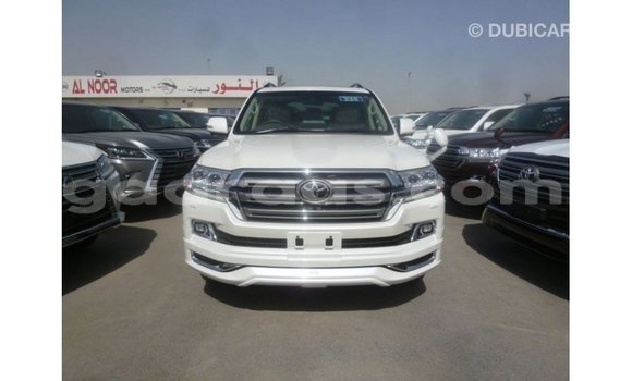 Acheter Import Voiture Toyota Land Cruiser Blanc à Import - Dubai, Dakar Acheter Import Voiture Toyota Land Cruiser Blanc à Import - Dubai, Dakar