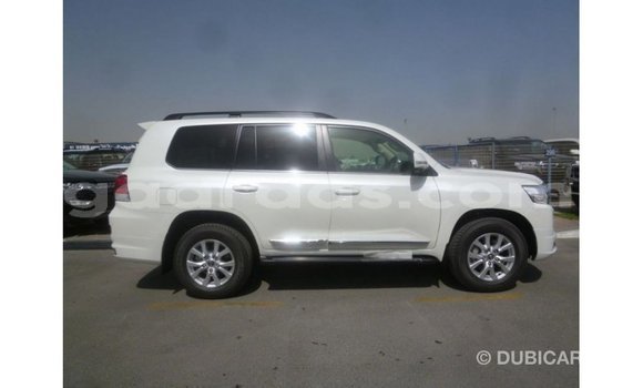 Acheter Import Voiture Toyota Land Cruiser Blanc à Import - Dubai, Dakar Acheter Import Voiture Toyota Land Cruiser Blanc à Import - Dubai, Dakar