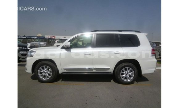 Acheter Import Voiture Toyota Land Cruiser Blanc à Import - Dubai, Dakar Acheter Import Voiture Toyota Land Cruiser Blanc à Import - Dubai, Dakar