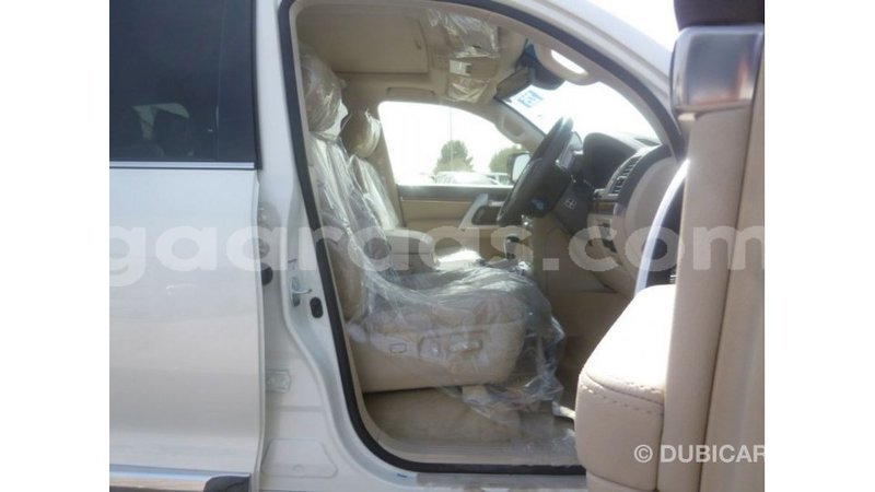 Big with watermark toyota land cruiser dakar import dubai 4781