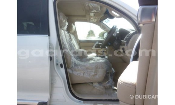 Acheter Import Voiture Toyota Land Cruiser Blanc à Import - Dubai, Dakar Acheter Import Voiture Toyota Land Cruiser Blanc à Import - Dubai, Dakar