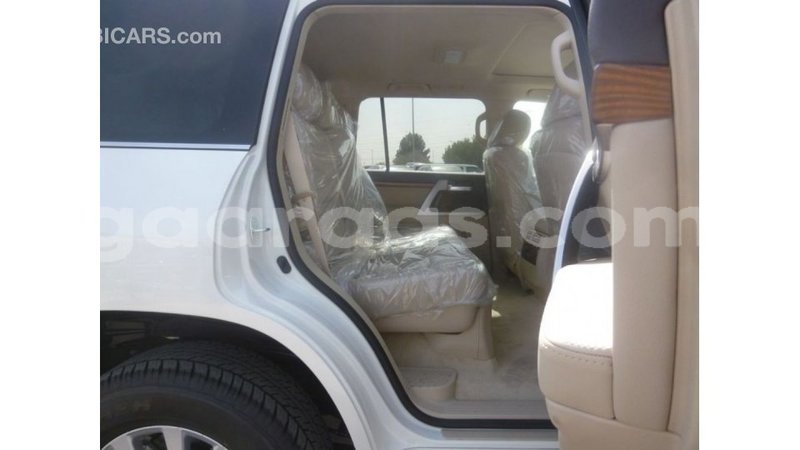 Big with watermark toyota land cruiser dakar import dubai 4781