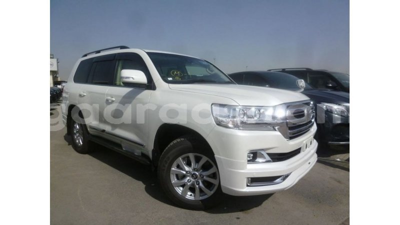 Big with watermark toyota land cruiser dakar import dubai 4782