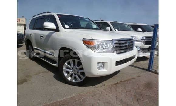 Buy Import Toyota Land Cruiser White Car in Import - Dubai in Dakar Buy Import Toyota Land Cruiser White Car in Import - Dubai in Dakar