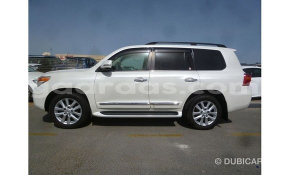Buy Import Toyota Land Cruiser White Car in Import - Dubai in Dakar Buy Import Toyota Land Cruiser White Car in Import - Dubai in Dakar